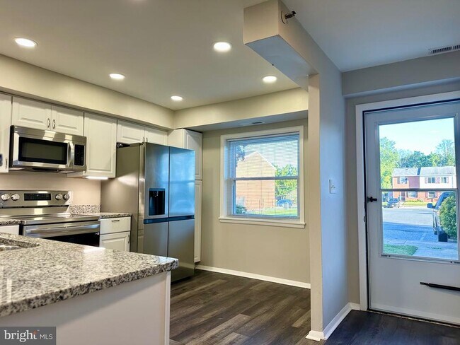 Foto del edificio - 313 Sweet Briar Ct