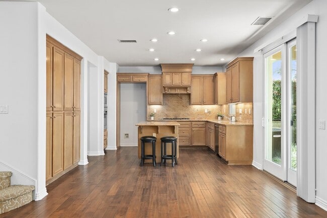 Building Photo - 4659 Cielo Cir