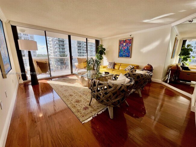 Foto del edificio - 5757 Collins Ave