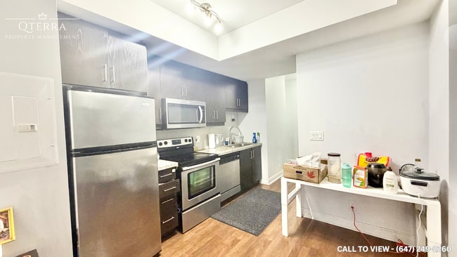 Photo du bâtiment - 50 Absolute Av