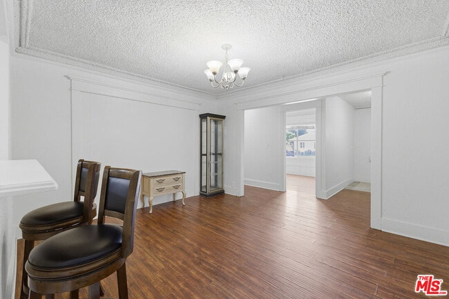 Foto del edificio - 6015 Brynhurst Ave