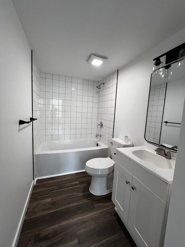 Building Photo - 804/806 S Marion Ave