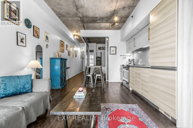 Photo du bâtiment - 8 Gladstone Ave