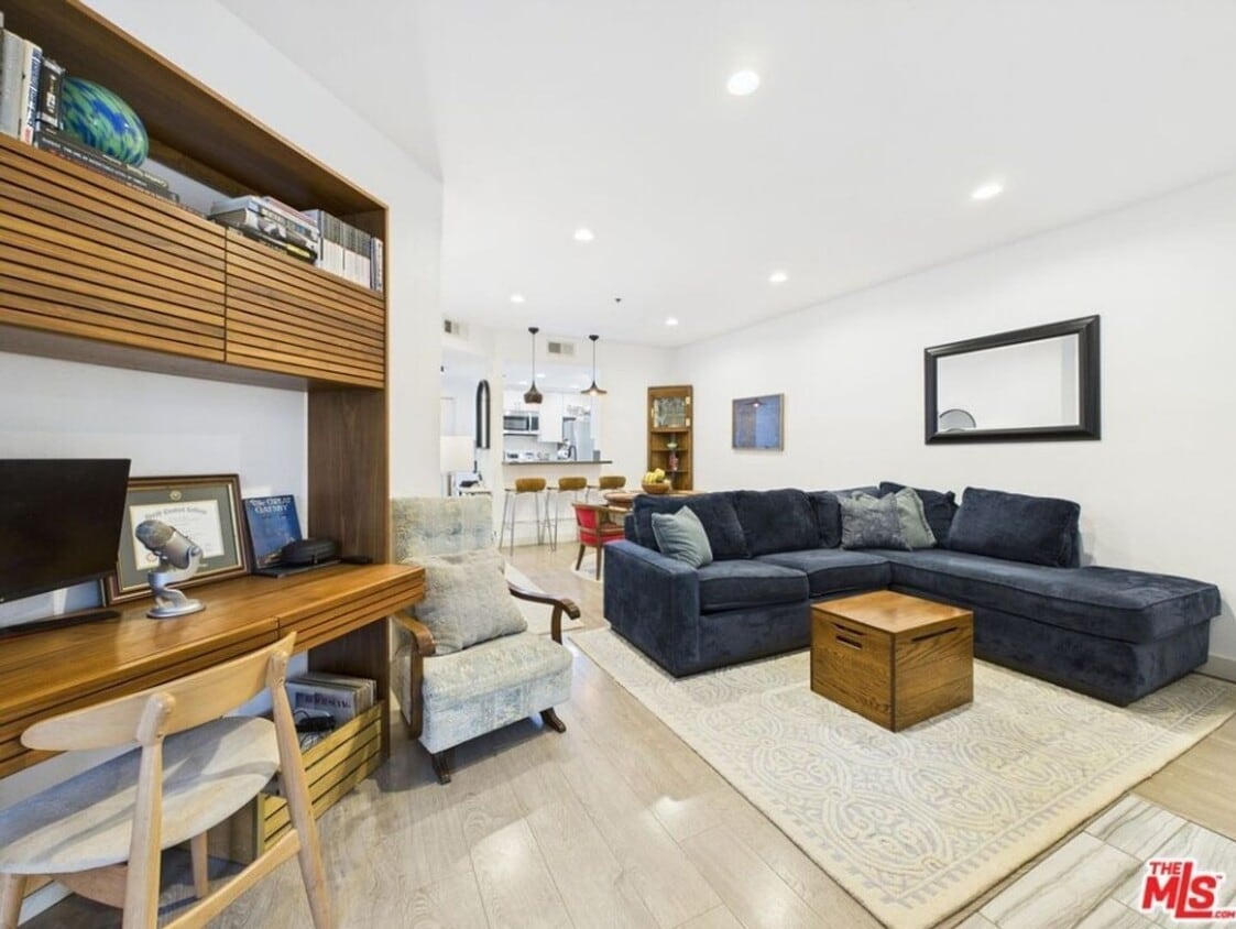 Primary Photo - 2BR + 2BA Townhome in KTown/Wilshire Cente...