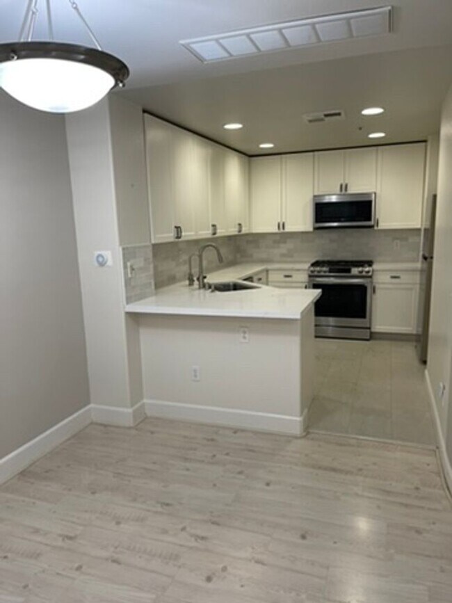 Foto del edificio - Fabulous Montebello condo, walk/bike to Ap...