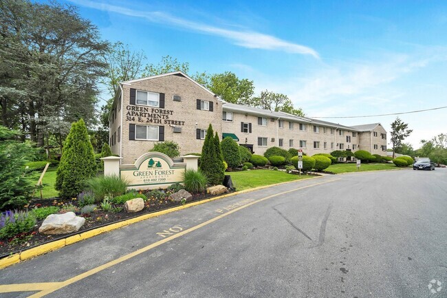 Building Photo - Green Forest Apartments