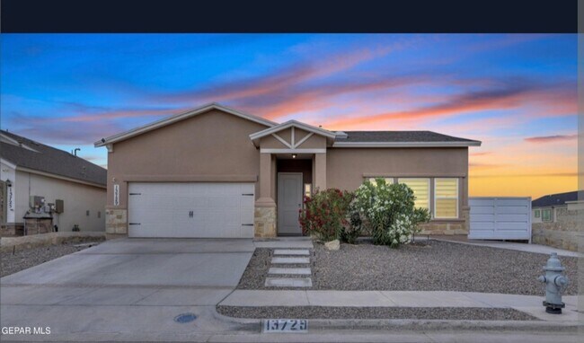 Building Photo - 13729 Lago Vista Ave