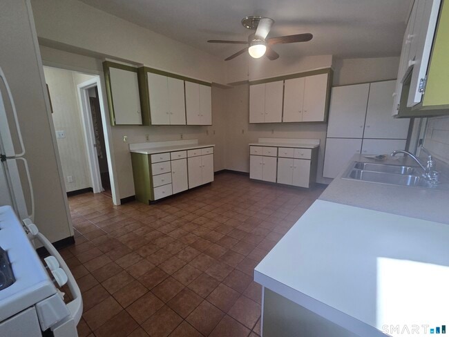 Building Photo - 331 Campfield Ave