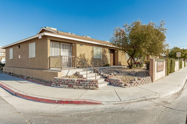 Building Photo - *HCVP CONSIDERED! STAINLESS STEEL APPLIANCES!