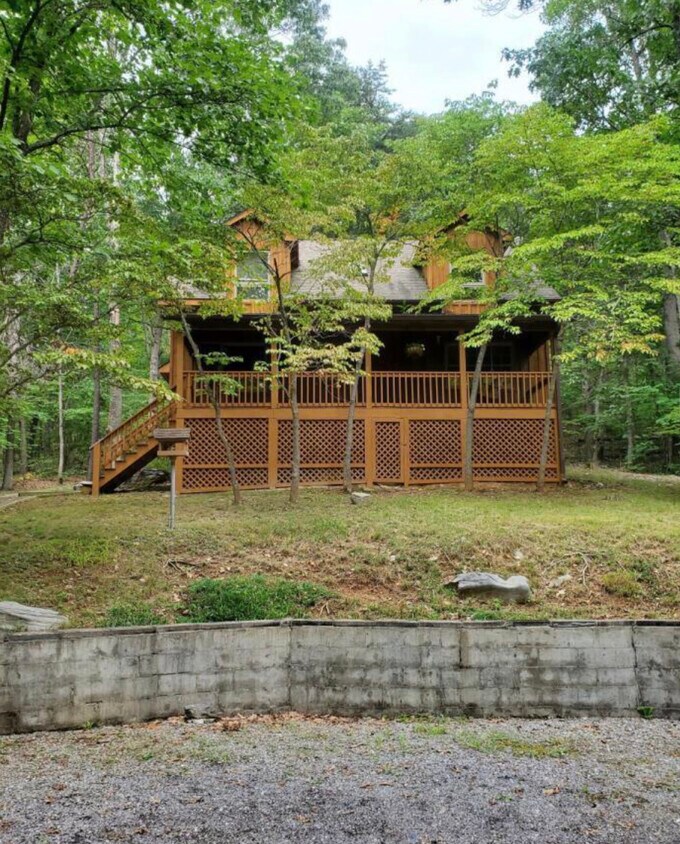 Primary Photo - 111 Marlbrook Ln