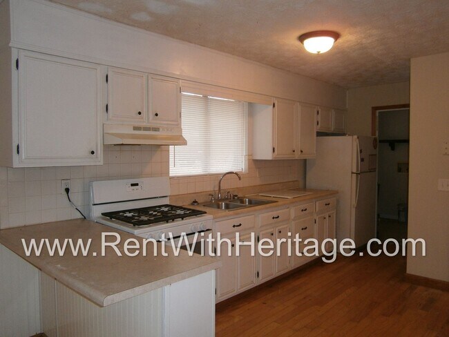 Foto del edificio - GREAT BRICK RANCH HOME / OPEN FLOOR PLAN 2...