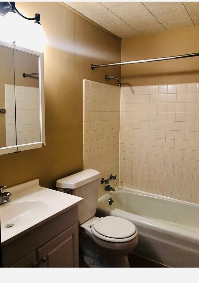 Foto del edificio - 1238 Edgewood Dr