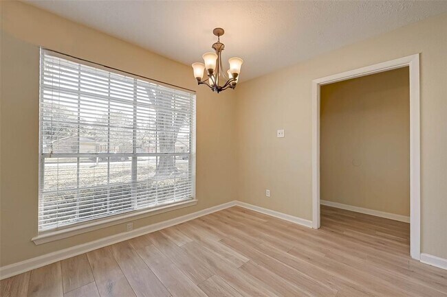 Foto del edificio - 2928 Laurelridge Dr