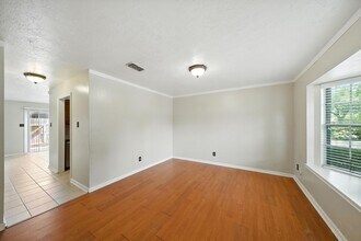 Building Photo - 10666 Hazelhurst Dr