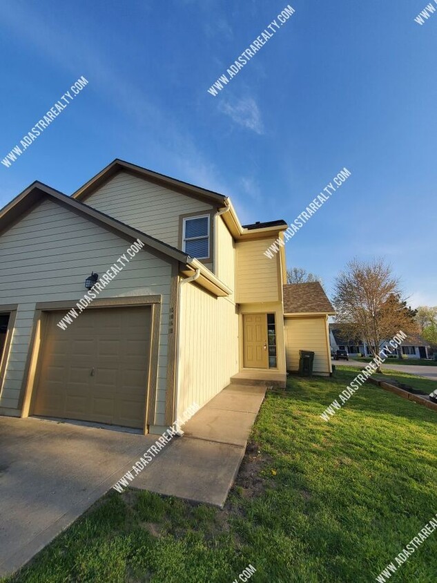 Primary Photo - Beautiful and Spacious Louisburg Townhome-...