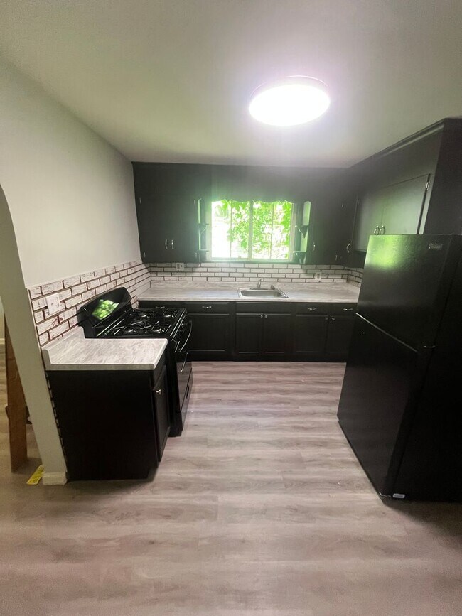 Foto del edificio - 3Bedroom 1Bath Single House