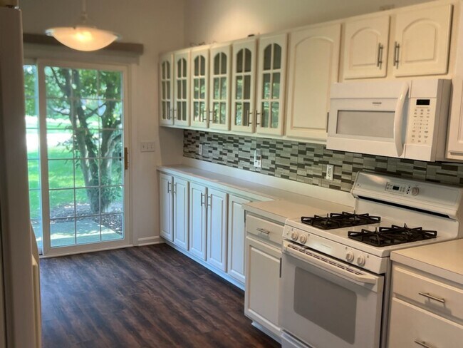 Building Photo - 591 Azalea Cir