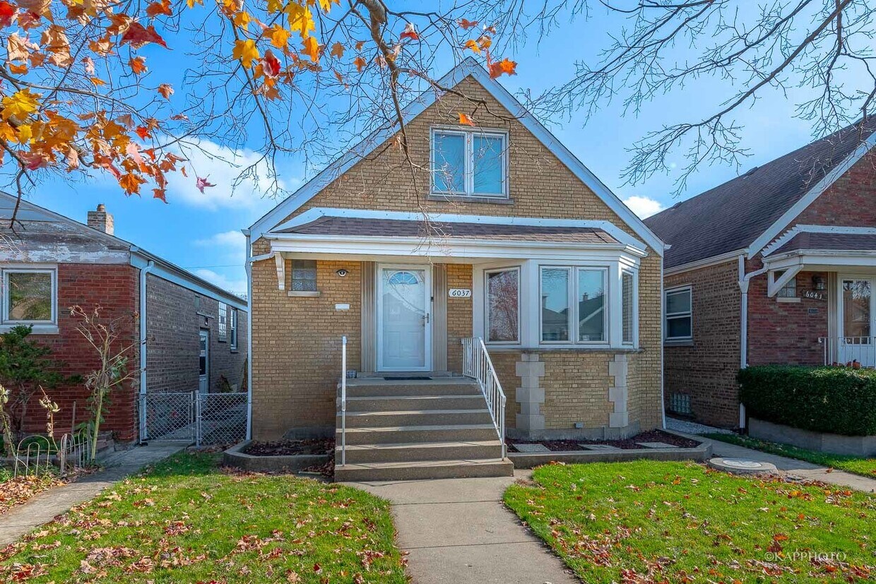 Primary Photo - 6037 S Menard Ave