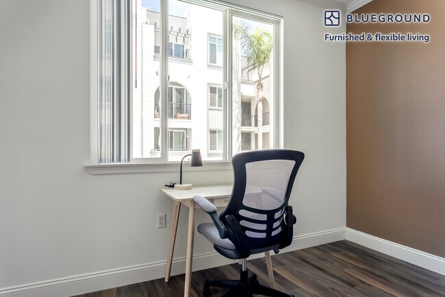 Foto del edificio - 5710 Crescent Prk E