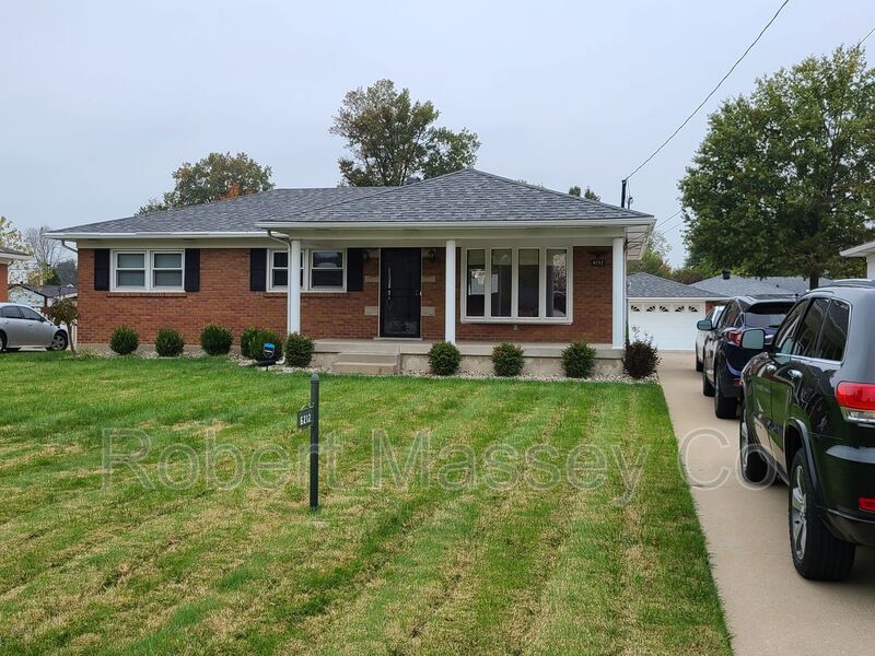 6212 Upper Hunters Trce, Louisville, KY 40216 House Rental in