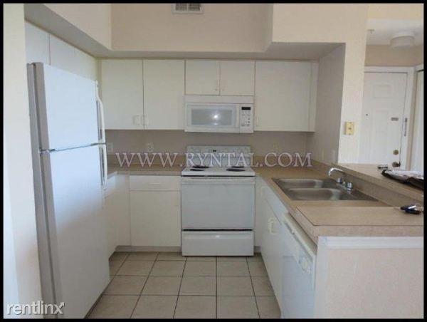 Building Photo - 4142 Central Sarasota Pky