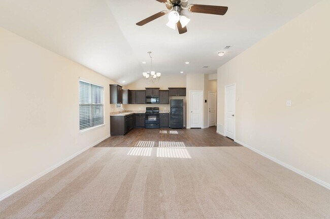 Building Photo - Charming Fort Worth Retreat: 3BR/2BA Singl...