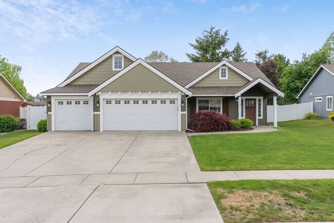 Foto del edificio - 3 Bedroom Home with a 3 Car Garage in Deer...