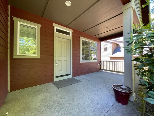Building Photo - Beautiful 5 Bedroom Single Family Home wit...