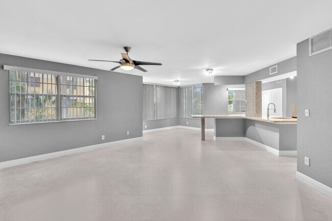 Foto del edificio - 2881 N Oakland Forest Dr