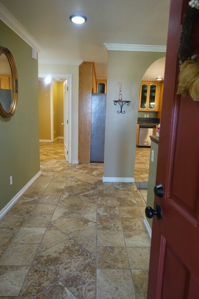 Foto del edificio - 300 W Felspar Ave