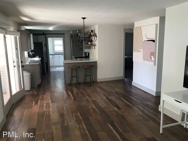 Building Photo - 3 br, 2.5 bath House - 551 1st Avenue