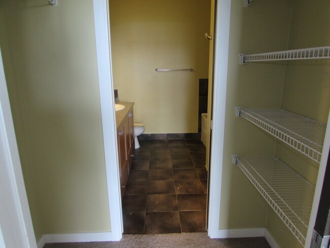 Building Photo - 555 Franklyn St