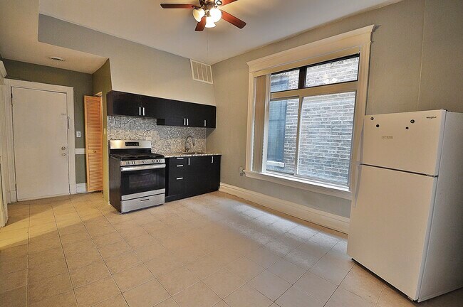 Building Photo - 1249 N Artesian Ave