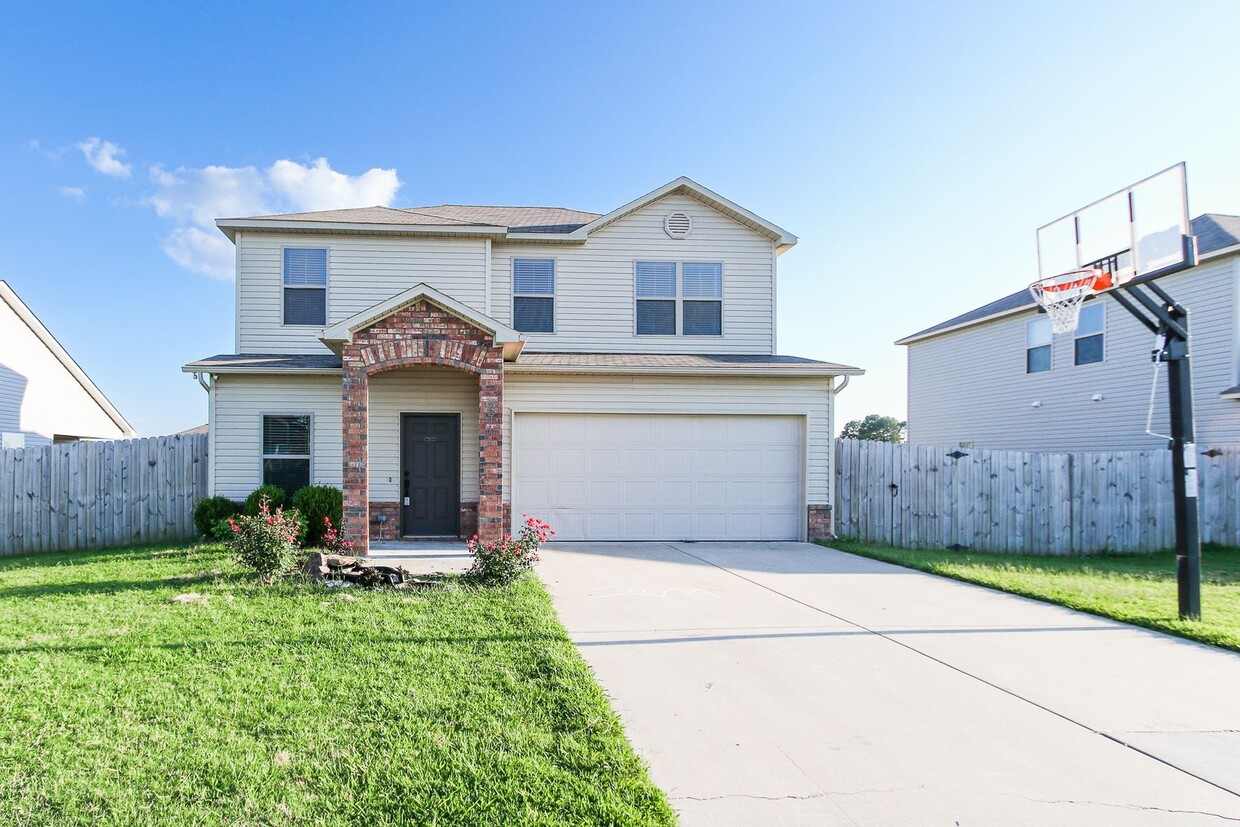 Primary Photo - Great 2-story home in Springdale