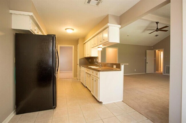 Building Photo - 2419 Bradford Dr