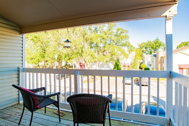 Foto del edificio - Well-maintained Pensacola Condo with Community Pool & Central Location