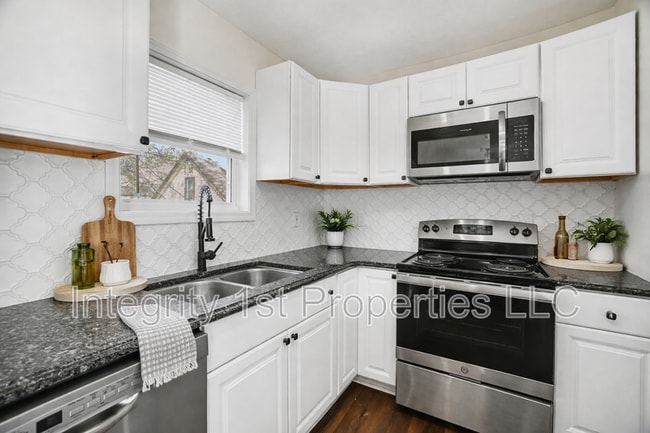 Building Photo - 1116 E 45th St