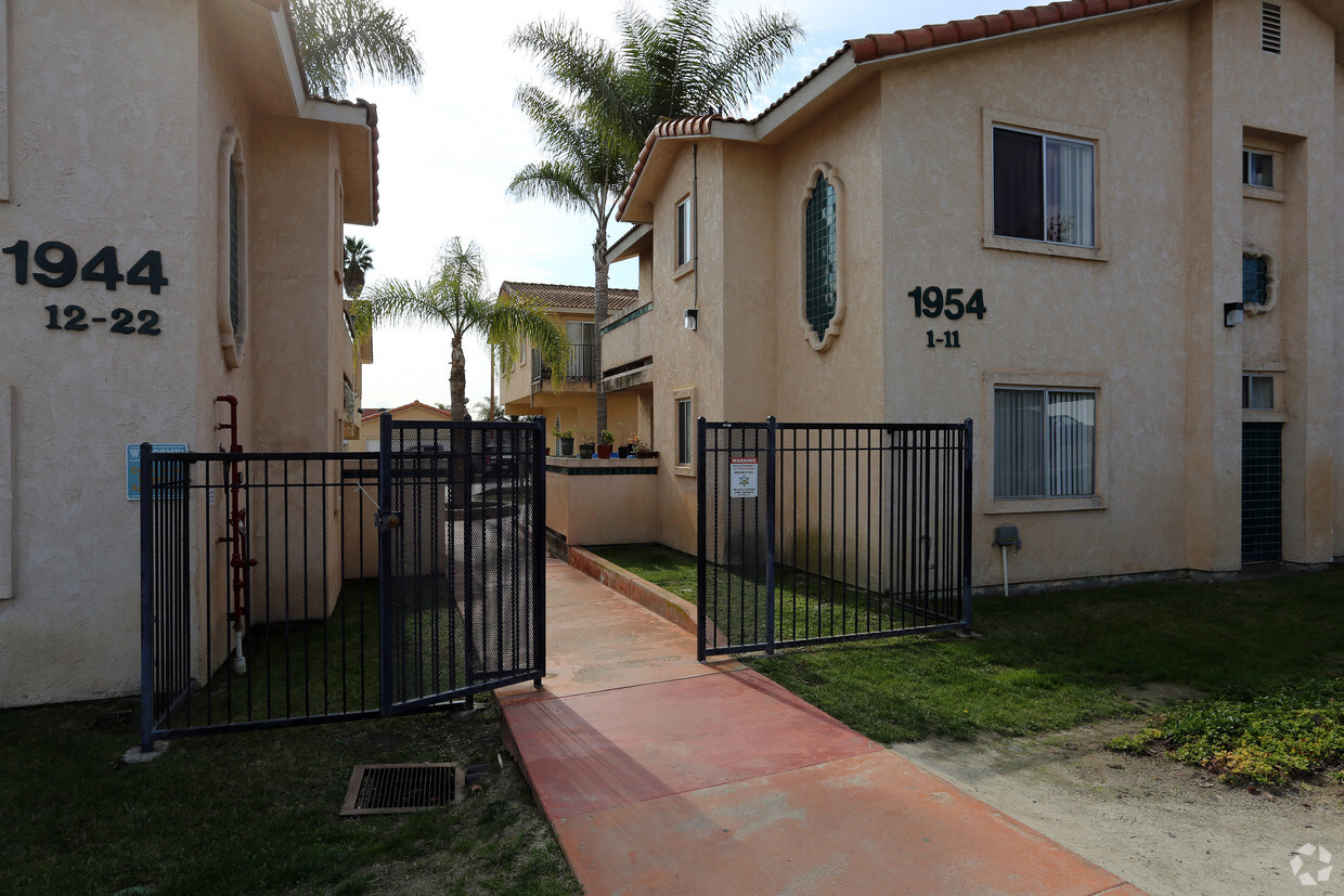 Building Photo - Cedar West Regency Apartments
