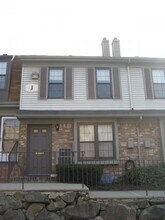 Building Photo - 181 Long Hill Rd