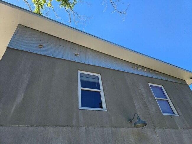 Building Photo - 5049 Park Ave S