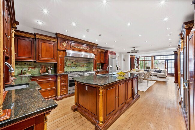 Foto del edificio - 313 W 71st St