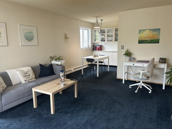 living room / dining - 2508 17 St SW