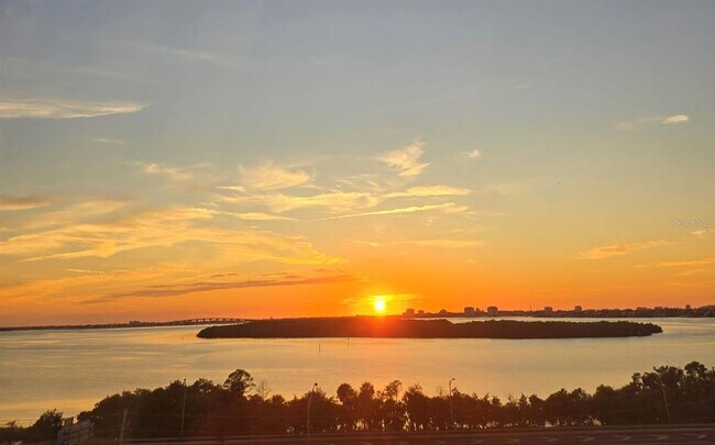 Foto del edificio - 7200 Sunshine Skyway Ln S