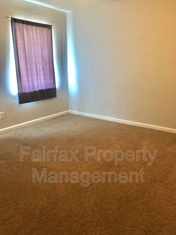 Foto del edificio - 227 Bridgefield Pl
