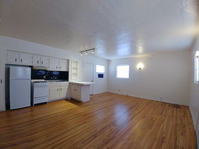 Building Photo - 420 14th St NW