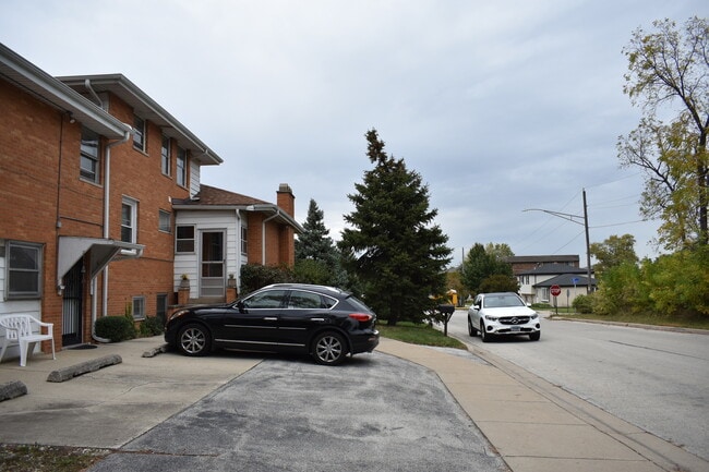Building Photo - 8435 S 81st Ave
