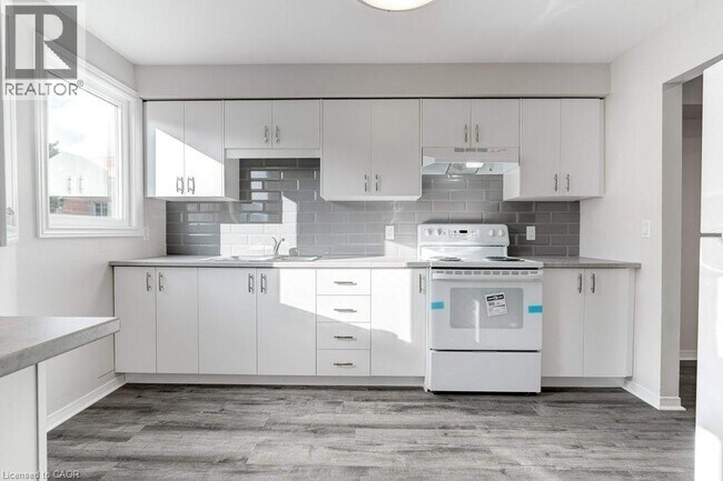 Photo du bâtiment - 24 Bond St