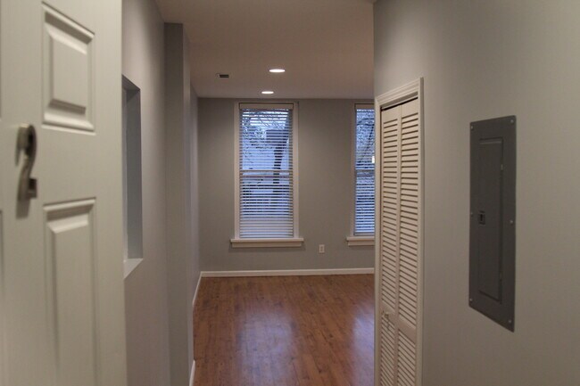Foto del edificio - 237 W 8th St