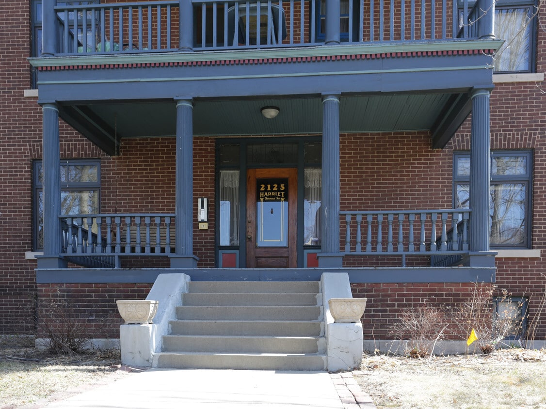 Building Photo - 2125 Harriet Ave
