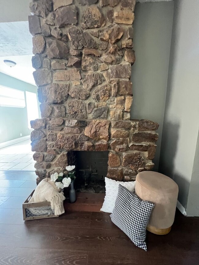 Foto del edificio - Charming 4 bed two story close to Plaza district!